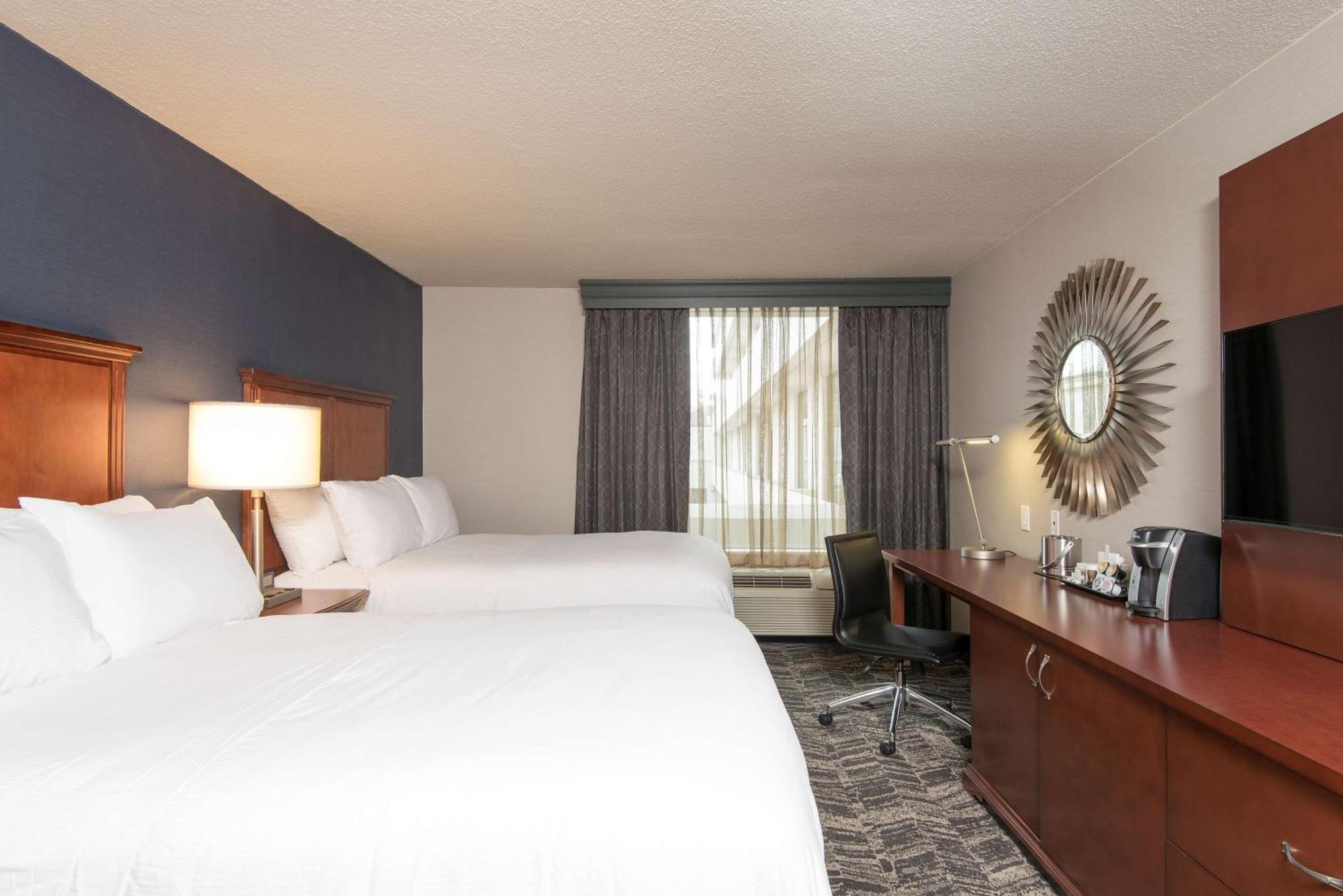 Hotel Doubletree By Hilton Schenectady Extérieur photo