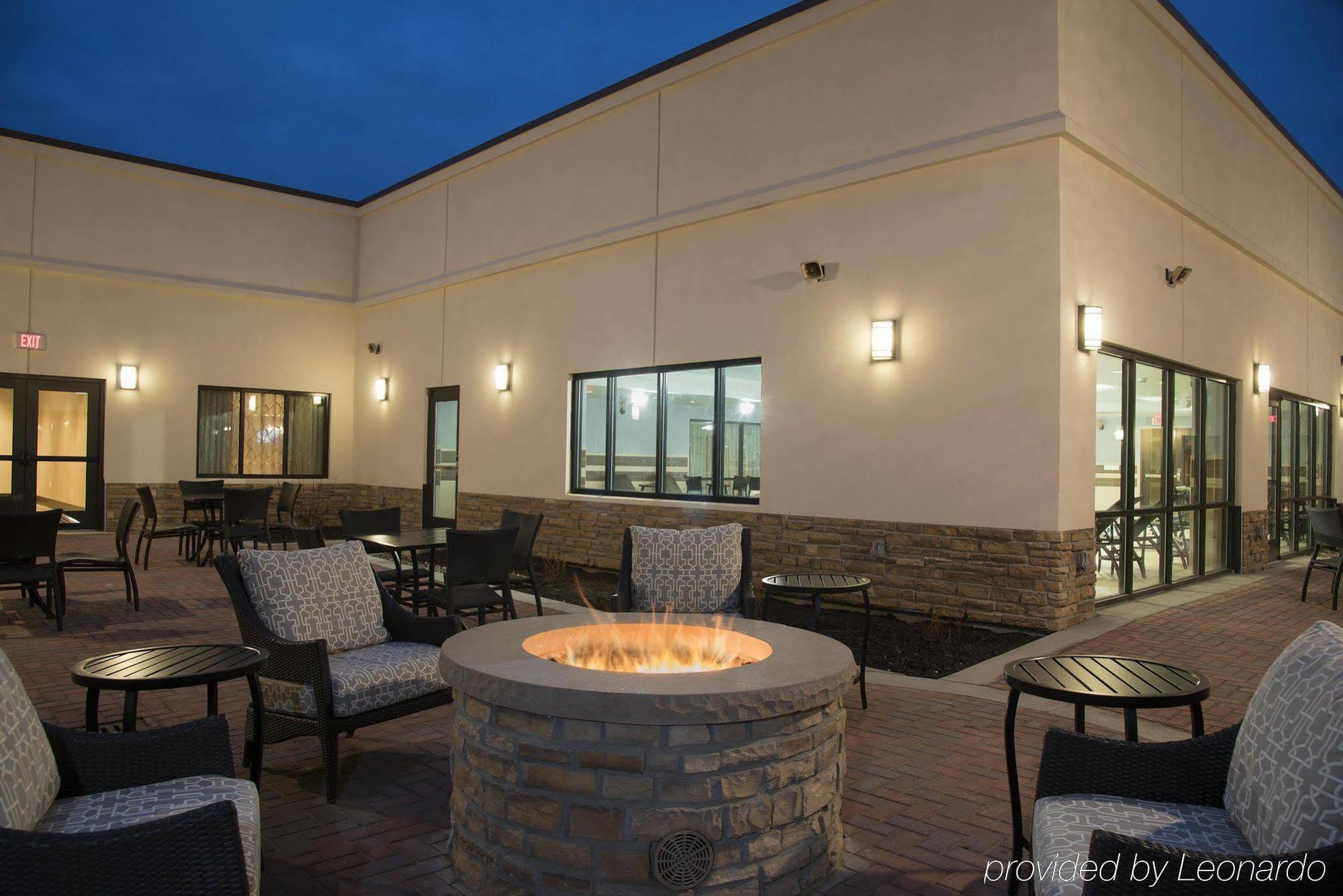 Hotel Doubletree By Hilton Schenectady Extérieur photo