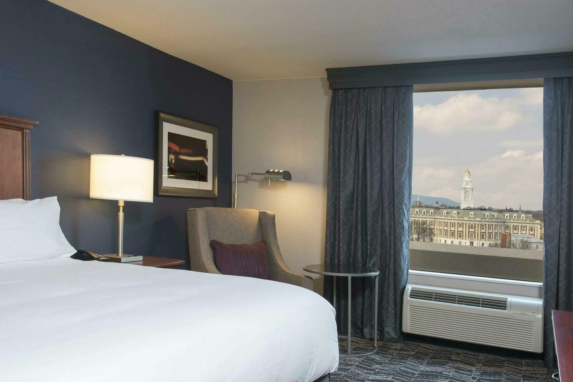 Hotel Doubletree By Hilton Schenectady Extérieur photo