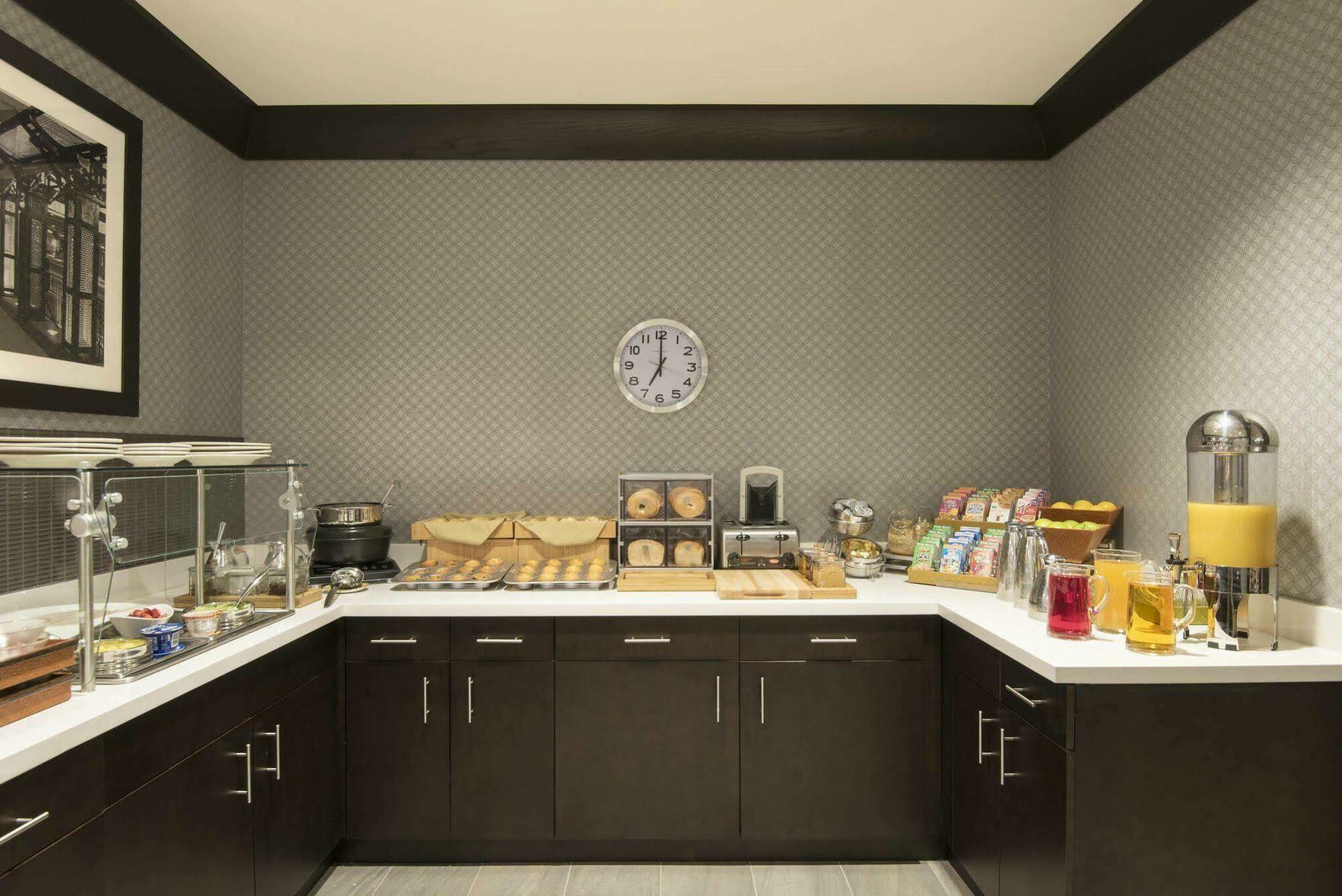 Hotel Doubletree By Hilton Schenectady Extérieur photo